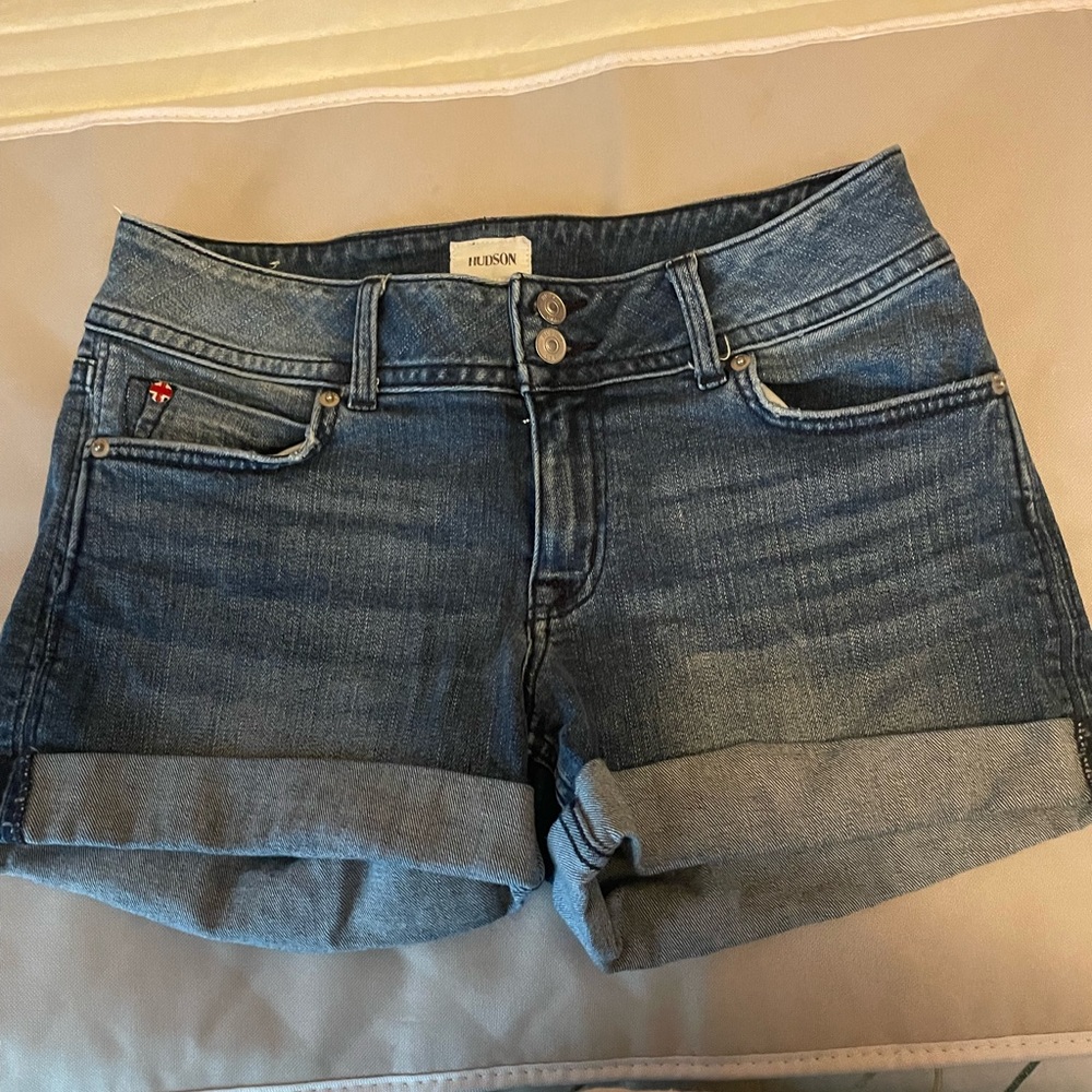 Hudson -Ruby medium thigh shorts